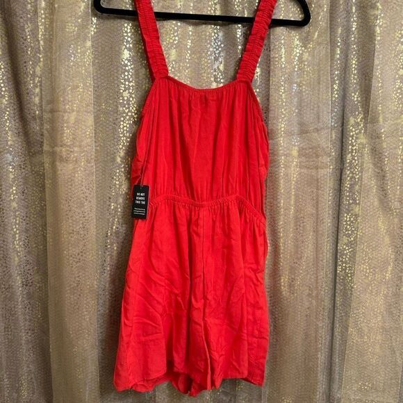 Express Bright Red Orange One Piece Sleeveless Shorts Romper M NWT - Picture 2 of 7